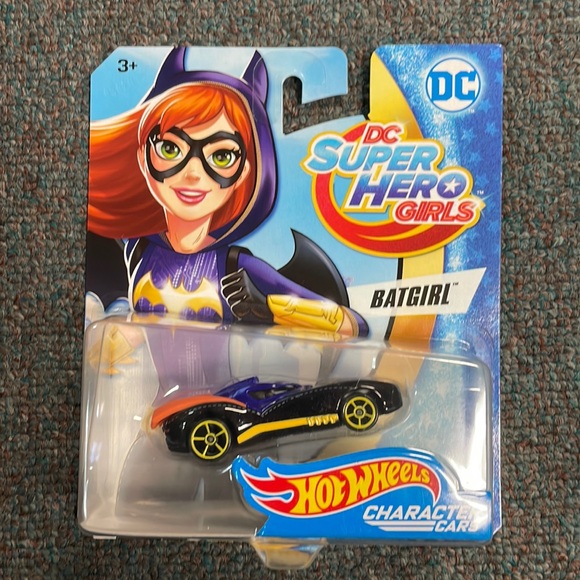 Batgirl - Picture 1 of 3